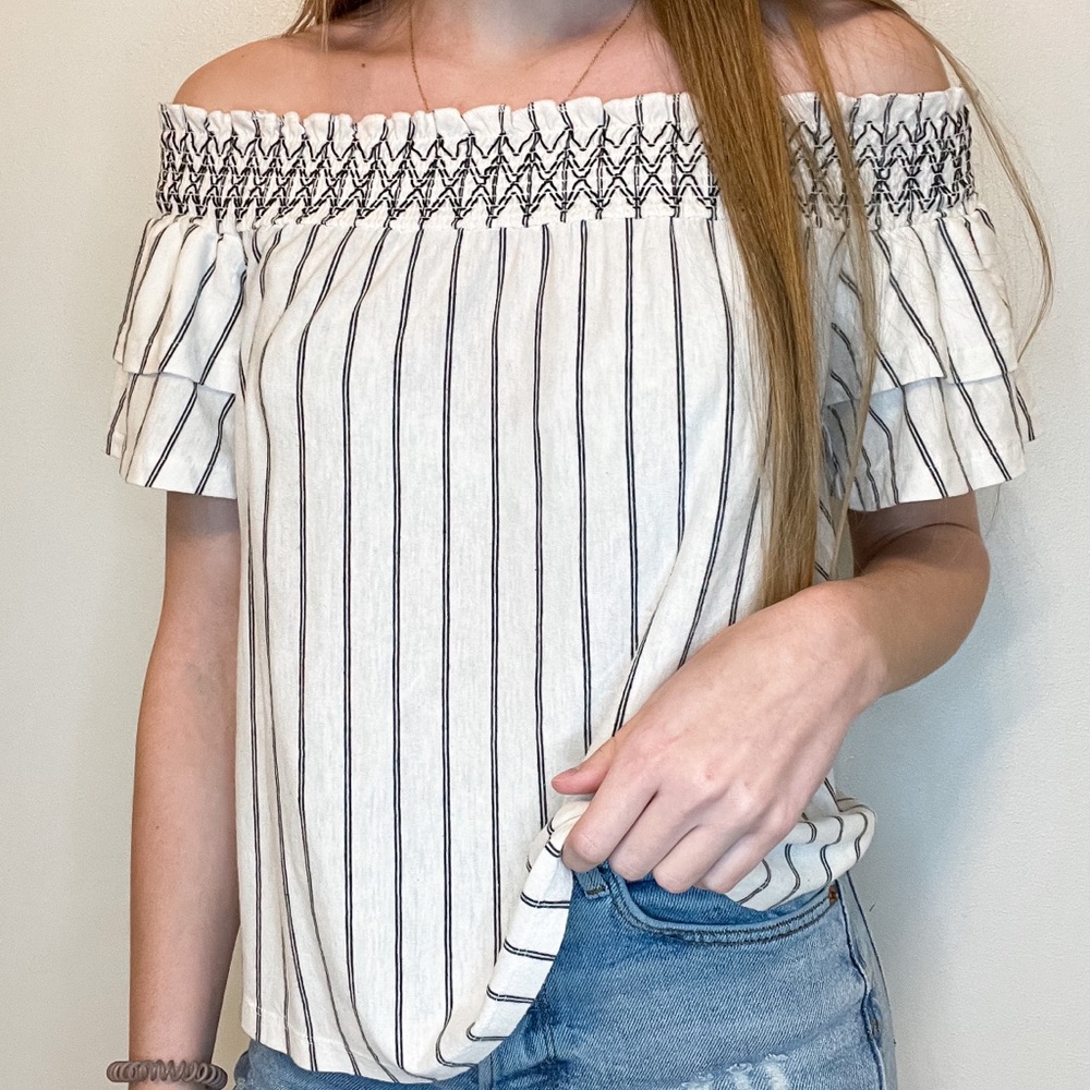 WHITE STRIPED AMERICAN EAGLE OFF SHOULDER TSHIRT